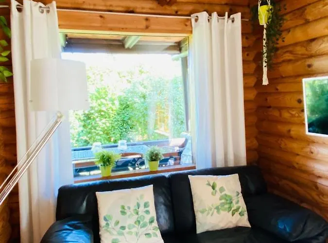 Semesterbostad Eifel-lounge Blockhaus Mit Kamin Garten Balkon Nahe Koeln Therme Bruehl Phantasialand